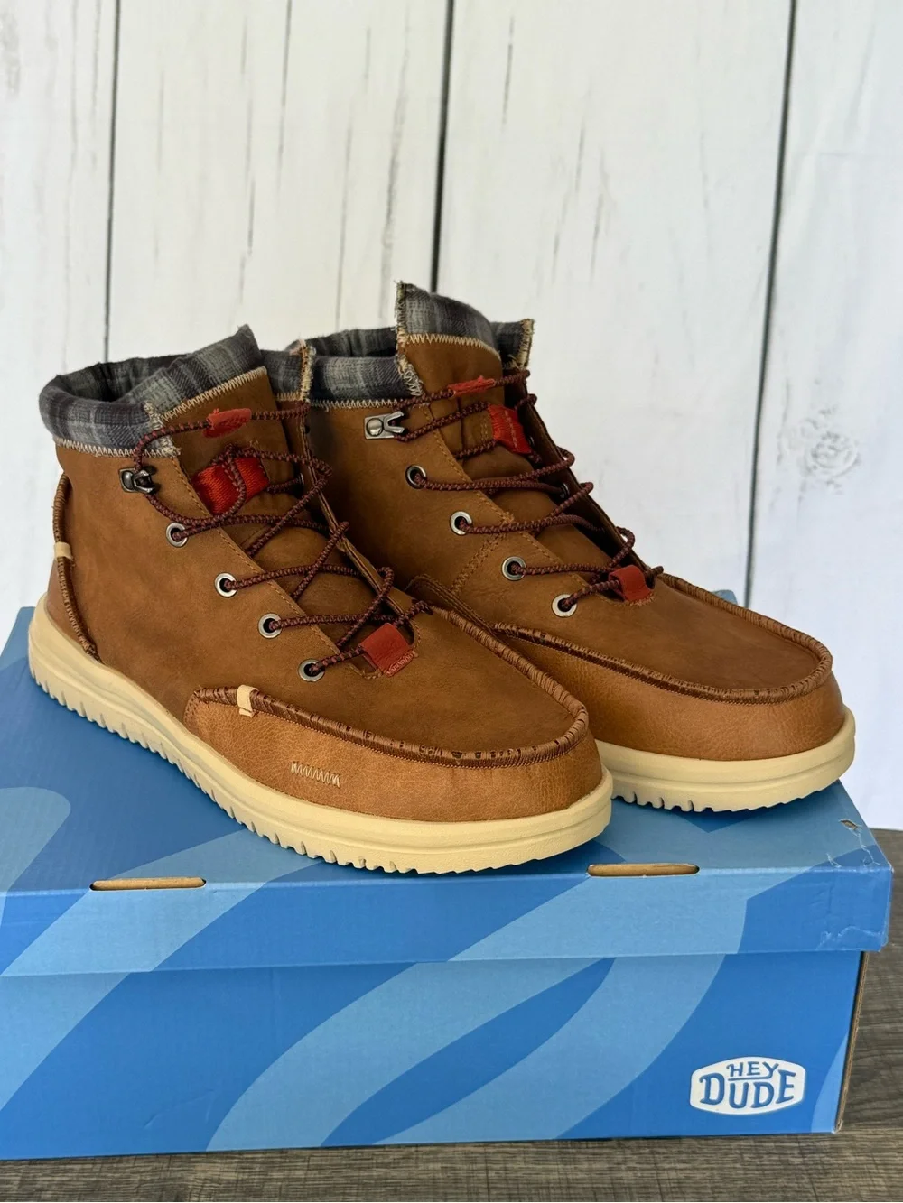 Hey Dude Bradley Classic Men’s 10 Cognac Brown Leather Water Resistant Boot NIB
